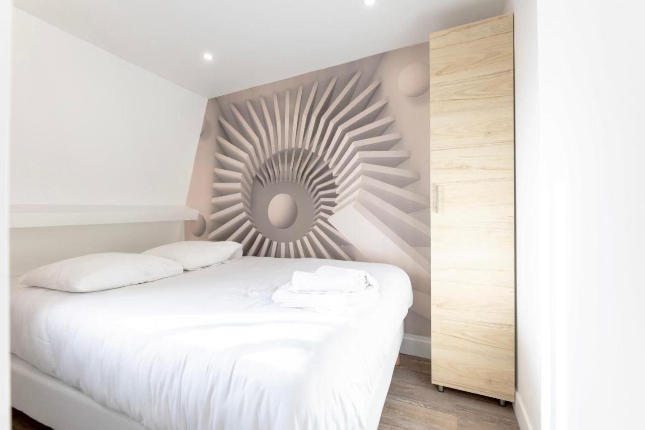 Amazing Apartment Under The Roof In Paris 8Th المظهر الخارجي الصورة